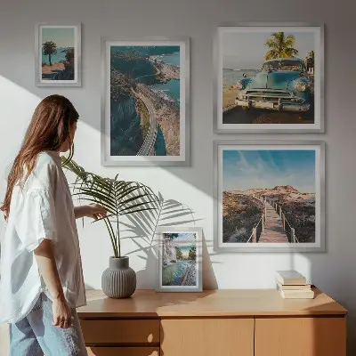 Set van moderne schilderijen met landschappen, reizen, auto's en natuur