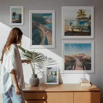 Set van moderne schilderijen met landschappen, reizen, auto's en natuur