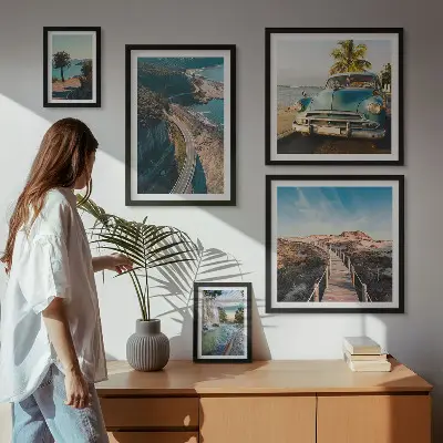 Set van moderne schilderijen met landschappen, reizen, auto's en natuur