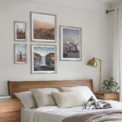 Gallery wall met berglandschappen en wilde dieren