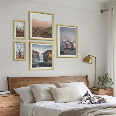 Gallery wall met berglandschappen en wilde dieren