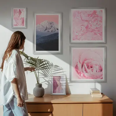 Set van moderne schilderijen met roze landschappen en bloemen