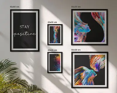 Gallery wall met kleurrijke positieve abstracties