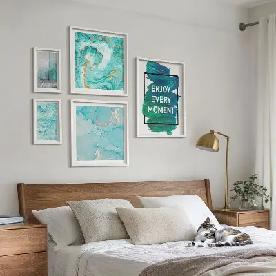 Wanddecoratie compositie met abstracte opschriften