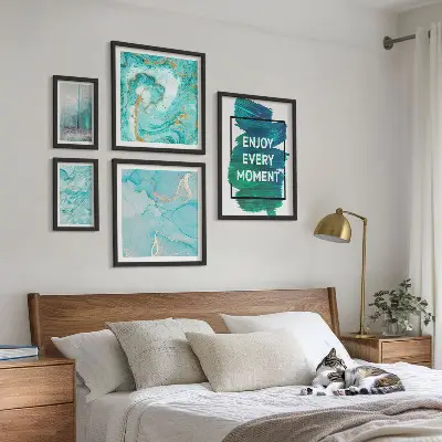 Wanddecoratie compositie met abstracte opschriften