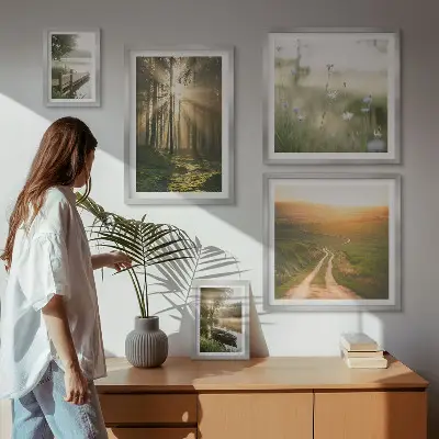 Gallery wall met boslandschap met zon en water