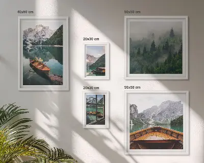 Moderne schilderijenset met rustige bergmeren en boten