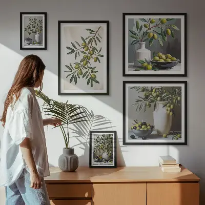 Set van moderne schilderijen met olijfgroene accenten voor in een rustiek interieur