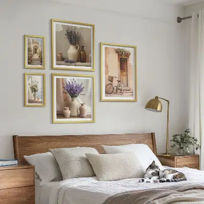 Moderne schilderijen set Stijlvol interieur met een fiets en bloemen