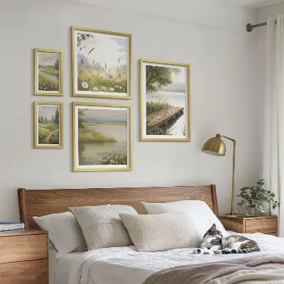 Wanddecoratie compositie Vreedzame landschappen met een brug over een weide.
