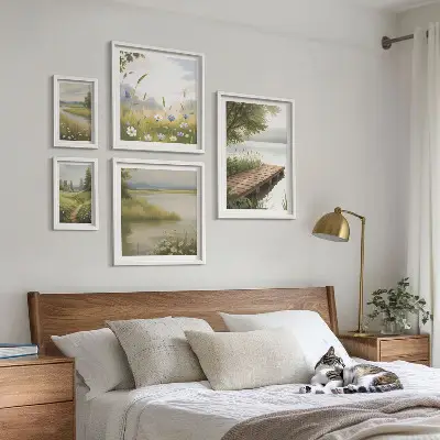 Wanddecoratie compositie Vreedzame landschappen met een brug over een weide.