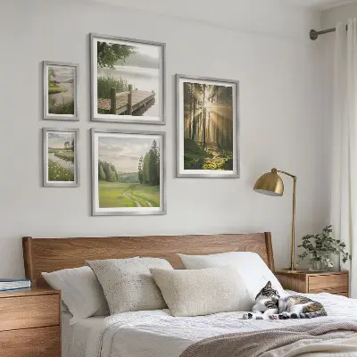 Set van moderne schilderijen met boslandschappen van zon en water