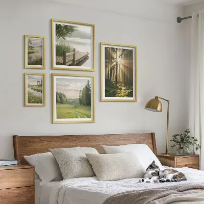 Set van moderne schilderijen met boslandschappen van zon en water