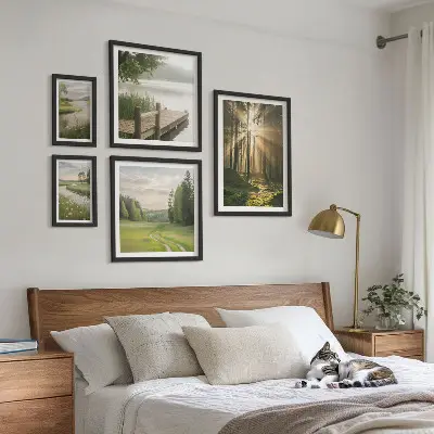 Set van moderne schilderijen met boslandschappen van zon en water
