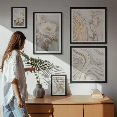 Wanddecoratie met abstracte bloemmotieven elegante compositie
