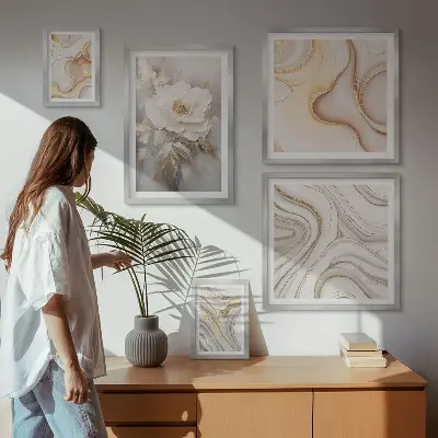 Gallery wall bloemmotieven met abstracte elegantie