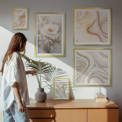 Gallery wall bloemmotieven met abstracte elegantie