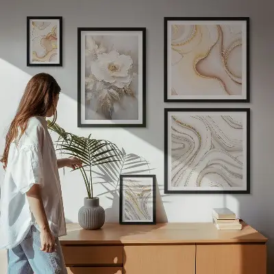 Gallery wall bloemmotieven met abstracte elegantie