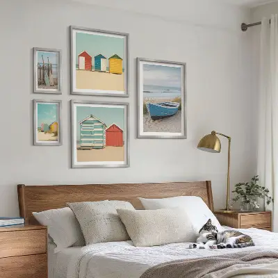 Wanddecoratie compositie uitzicht op zee met huizen en boten