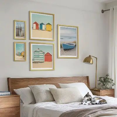 Wanddecoratie compositie uitzicht op zee met huizen en boten