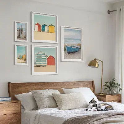 Wanddecoratie compositie uitzicht op zee met huizen en boten
