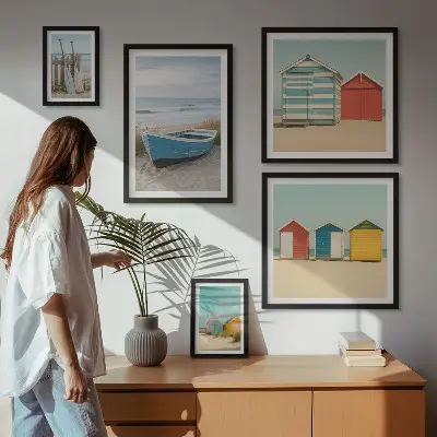 Wanddecoratie compositie uitzicht op zee met huizen en boten