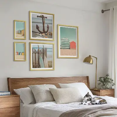 Moderne schilderijen set met stijlvolle strandhuizen aan zee