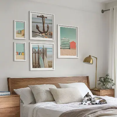 Moderne schilderijen set met stijlvolle strandhuizen aan zee