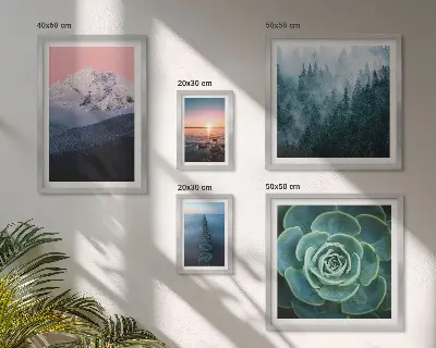 Moderne schilderijen set met landschappen van bergen en de zee in boho stijl