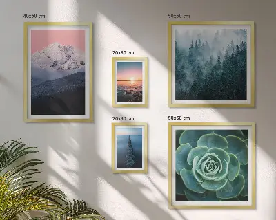Moderne schilderijen set met landschappen van bergen en de zee in boho stijl