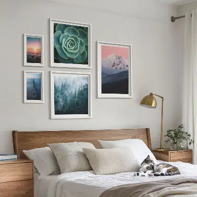 Moderne schilderijen set met landschappen van bergen en de zee in boho stijl