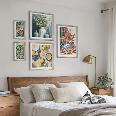 Set van moderne schilderijen met bloem- en fruitcomposities