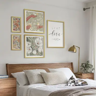 Set moderne schilderijen met stijlvolle slogans en bloemendesigns