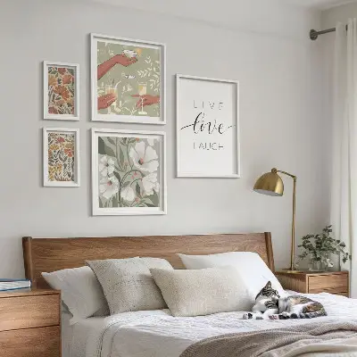 Set moderne schilderijen met stijlvolle slogans en bloemendesigns