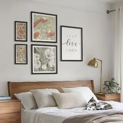 Set moderne schilderijen met stijlvolle slogans en bloemendesigns