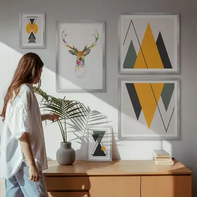 Wanddecoratie compositie met kleurrijke motieven in boho-stijl
