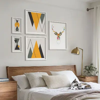 Wanddecoratie compositie met kleurrijke motieven in boho-stijl