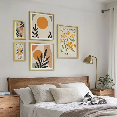Set van moderne schilderijen met abstracte bloemen in boho-stijl