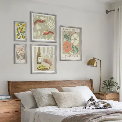 Set van moderne schilderijen met bloemen en fruit in vintage stijl