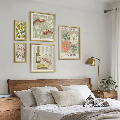 Set van moderne schilderijen met bloemen en fruit in vintage stijl