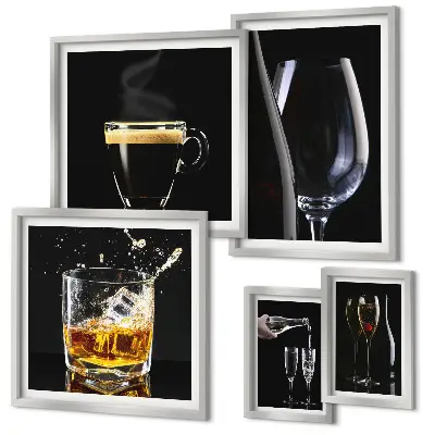 Set van moderne schilderijen met cocktails en drankjes in barstijl
