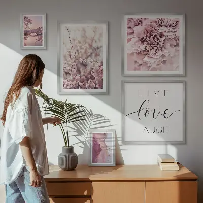 Wanddecoratie met bloemmotieven met pastelkleurige slogans
