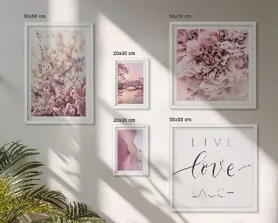 Wanddecoratie met bloemmotieven met pastelkleurige slogans