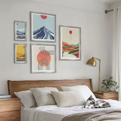 Gallery wall met abstracte berglandschappen