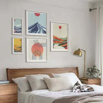 Gallery wall met abstracte berglandschappen