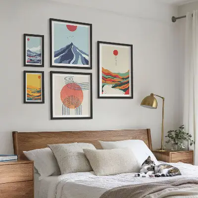 Gallery wall met abstracte berglandschappen