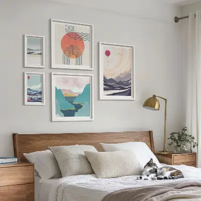 Gallery wall met abstracte berglandschappen