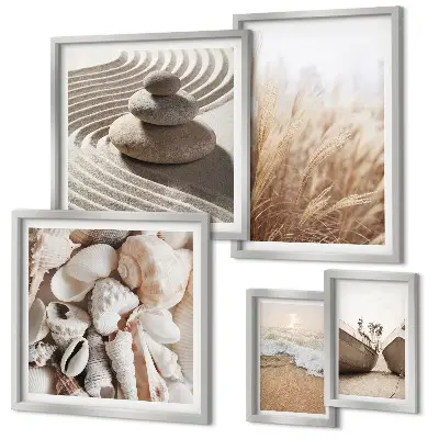 Gallery wall met schelpen en zand van de kust