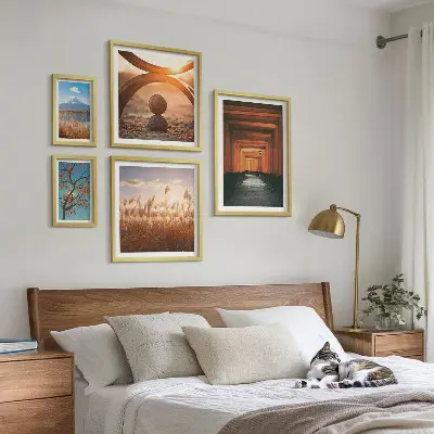 Gallerijwand met serene zen-achtige landschapsprints