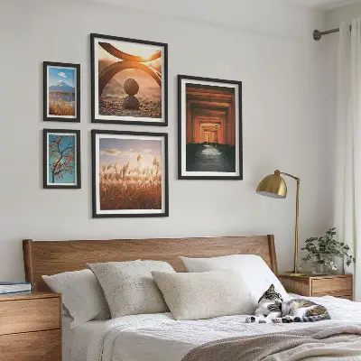 Gallerijwand met serene zen-achtige landschapsprints